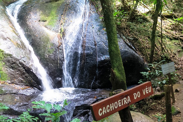 Cachoeira Véu da Noiva é uma das cachoeiras para conhecer em SP